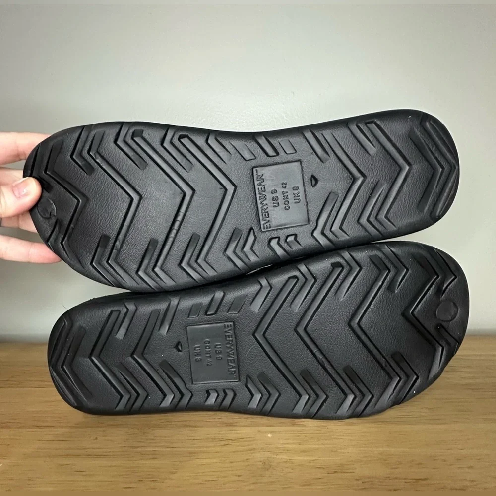 NWT Totes black flip flop‎ sandals lightweight waterproof men’s 9